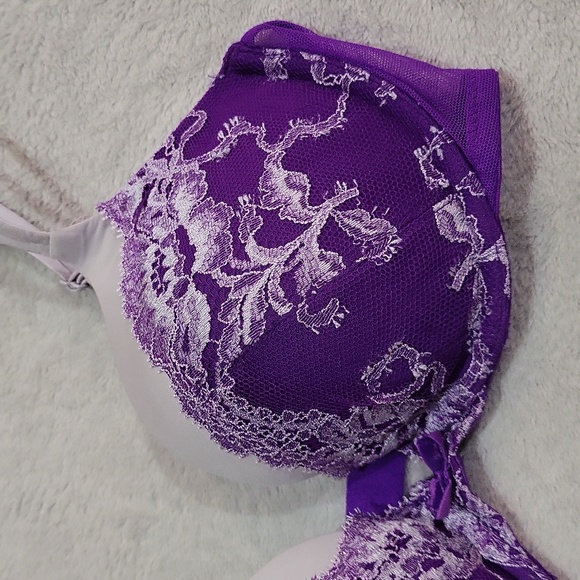 Victoria's Secret Bra - Picture 3 of 10